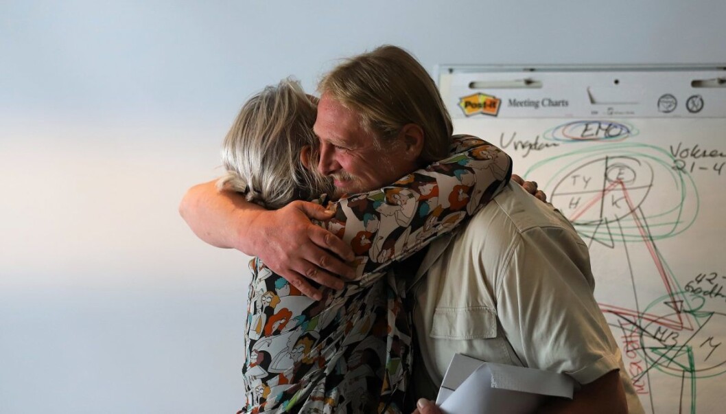 Kursdeltager Jan Egil Kolbjørnsen får en god klem av kursleder Rita Nilsen. Foto: André Kjernsli Kursdeltager Jan Egil Kolbjørnsen får en god klem av kursleder Rita Nilsen. Foto: André Kjernsli