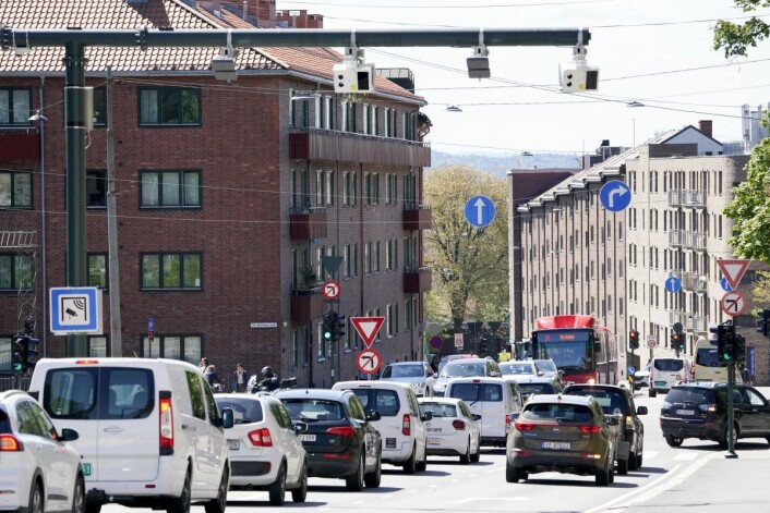 Fra 1. juni ble det et helt nytt bompengesystem i Oslo. Innkrevingen av bompenger fordeles på tre bomringer med totalt 83 bomstasjoner. Her er en av de nye som er montert i Fagerheimgata i Grünerløkka bydel. Foto: Fredrik Hagen / NTB scanpix