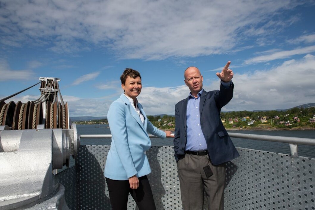 Konserndirektør Ny Energi i Hafslund E-CO, Toril Benum (til v.) sammen med Oslo Havns direktør Ingvar M. Mathisen. NÅ skal de to kommunalt eide virksomhetene danne et nytt selskap for å gjøre havna utslippsfri. Foto: Hans Kristian Riise Konserndirektør Ny Energi i Hafslund E-CO, Toril Benum (til v.) sammen med Oslo Havns direktør Ingvar M. Mathisen. NÅ skal de to kommunalt eide virksomhetene danne et nytt selskap for å gjøre havna utslippsfri. Foto: Hans Kristian Riise