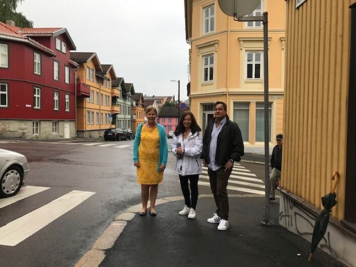 Camilla Wilhelmsen (til v.) med Frps lokalpolitiker i bydel Gamle Oslo, Kjell Johansen og representant for næringslivet Heidi C. Huitfeldt (i midten). Foto: Privat Camilla Wilhelmsen (til v.) med Frps lokalpolitiker i bydel Gamle Oslo, Kjell Johansen og representant for næringslivet Heidi C. Huitfeldt (i midten). Foto: Privat