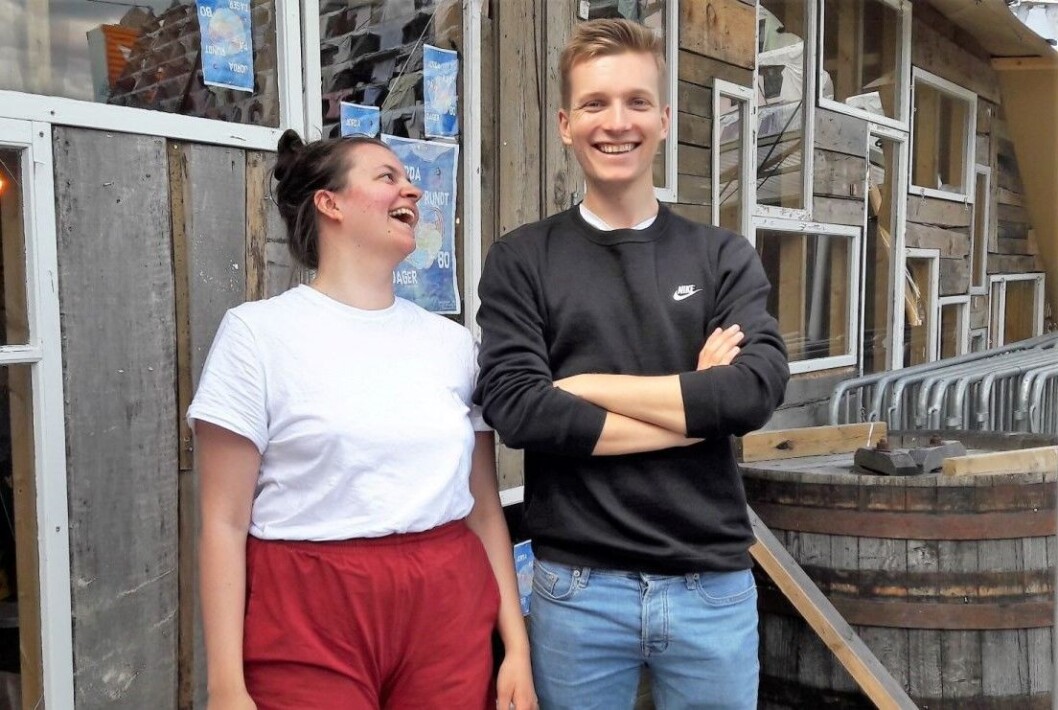 � Det er nesten tullete at jeg kan få betalt for å gjøre det jeg aller helst vil gjøre, sier Christina Sleipnes til Mathias Augestad Ambjør. Foto: Anders Høilund � Det er nesten tullete at jeg kan få betalt for å gjøre det jeg aller helst vil gjøre, sier Christina Sleipnes til Mathias Augestad Ambjør. Foto: Anders Høilund