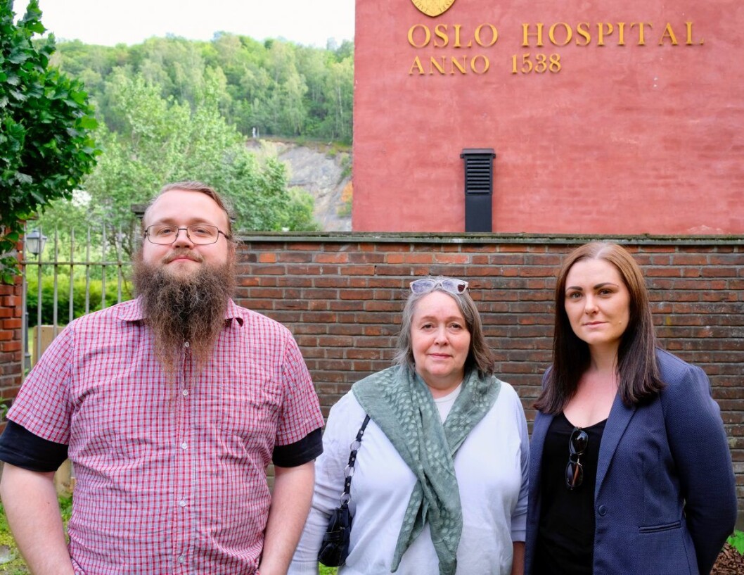 Naboene fra nærmiljøet vil ikke gi seg før planene for nybygget endrer seg. Fra venstre: Roger Tjosås, Bente Helene Andreassen, Marianne Lund Østhagen. Foto: Emilie Pascale Naboene fra nærmiljøet vil ikke gi seg før planene for nybygget endrer seg. Fra venstre: Roger Tjosås, Bente Helene Andreassen, Marianne Lund Østhagen. Foto: Emilie Pascale