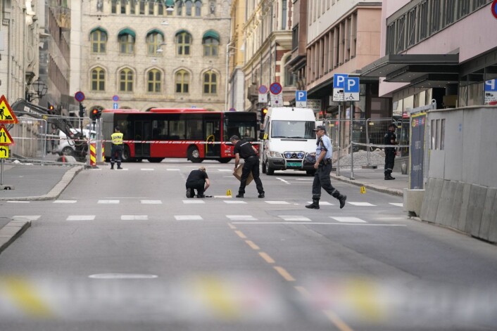 Politiet har rykket ut til melding om at det er avfyrt skudd i Oslo sentrum. En mann er skadd. Foto: Fredrik Hagen / NTB scanpix Politiet har rykket ut til melding om at det er avfyrt skudd i Oslo sentrum. En mann er skadd. Foto: Fredrik Hagen / NTB scanpix