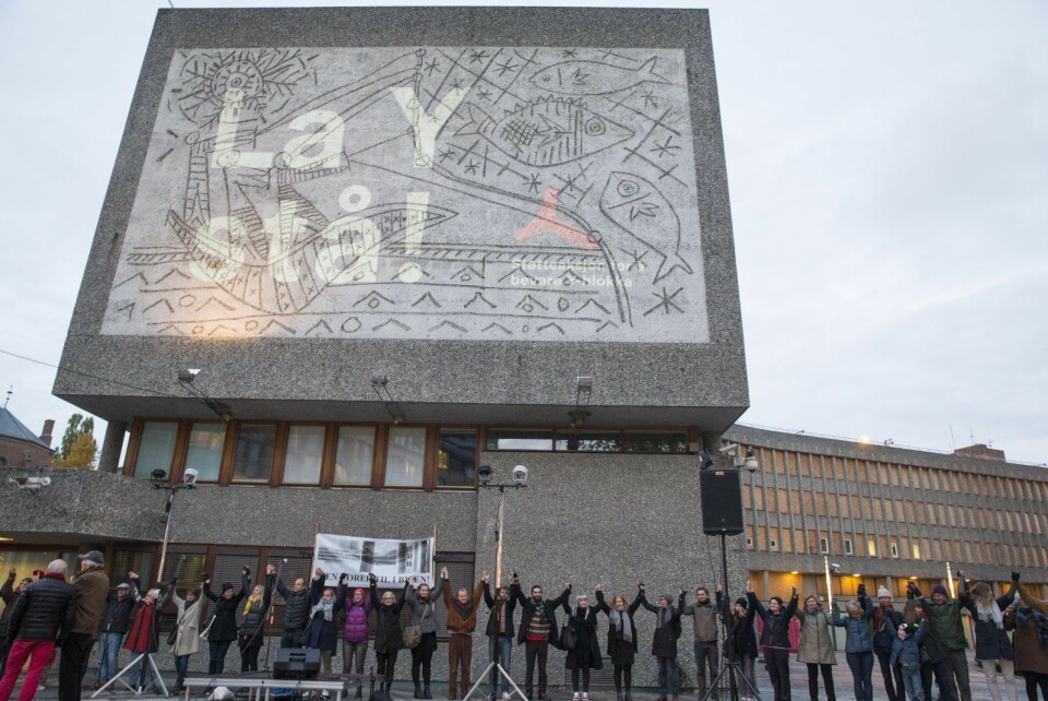 Demonstranter dannet en ring rundt Y-blokka høsten 2016 da det ble markert at det var 135 år siden Pablo Picasso ble født. Foto: Håkon Mosvold Larsen / NTB scanpix