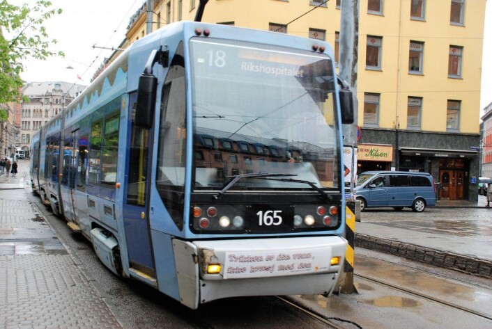 En av de gamle "italiatrikkene" på C.J. Hambros plass. Innkjøpet regnes som en av de største samferdselsfiaskoene i Oslos historie. Men snart er problemtrikkene klar for utfasing. Foto: Arnsten Linstad En av de gamle "italiatrikkene" på C.J. Hambros plass. Innkjøpet regnes som en av de største samferdselsfiaskoene i Oslos historie. Men snart er problemtrikkene klar for utfasing. Foto: Arnsten Linstad