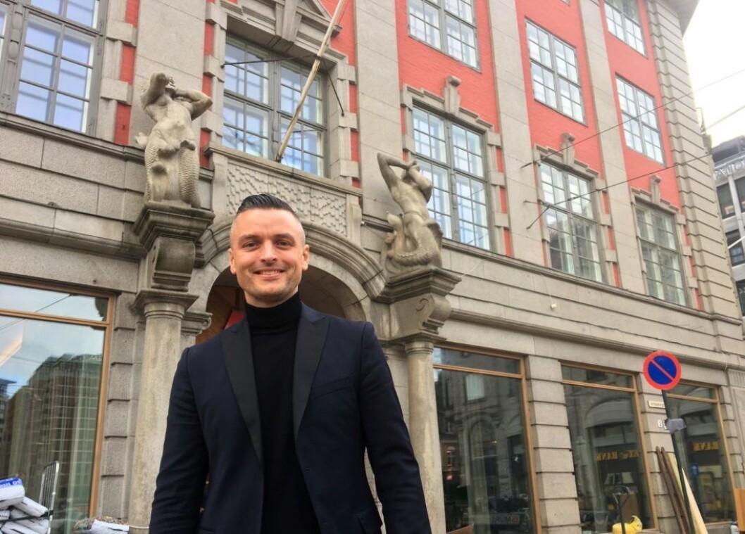 � Mat og drikke står for nesten 40 prosent av omsetningen vår i juni. Det forteller oss at vi har klart å tiltrekke oss ikke bare hotellets gjester, men også byens befolkning, forteller en fornøyd direktør ved Amerikalinjen, Wilhelm Hartwig. Foto: Vegard Velle � Mat og drikke står for nesten 40 prosent av omsetningen vår i juni. Det forteller oss at vi har klart å tiltrekke oss ikke bare hotellets gjester, men også byens befolkning, forteller en fornøyd direktør ved Amerikalinjen, Wilhelm Hartwig. Foto: Vegard Velle