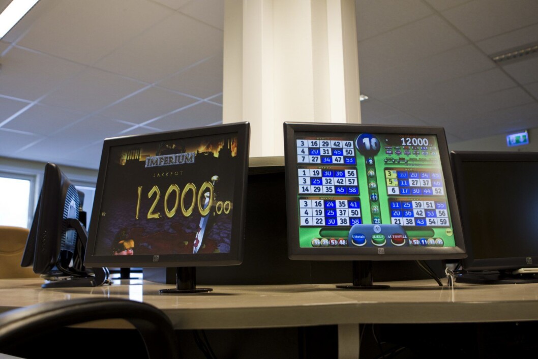 Bingo foregår på skjerm og via nettet. Det er lenge siden bingospillere var utstyrt med tusj og bonger. Via Norsk Tipping kan du spille bingo hvor som helst via mobilen. Foto: Berit Roald / NTB scanpix Bingo foregår på skjerm og via nettet. Det er lenge siden bingospillere var utstyrt med tusj og bonger. Via Norsk Tipping kan du spille bingo hvor som helst via mobilen. Foto: Berit Roald / NTB scanpix