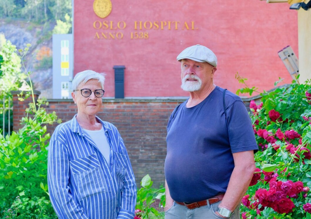 - Vi må passe på at et eventuelt nybygg ikke ydmyker de andre byggene som er her fra før, spesielt siden vi har så få rester igjen av de historiske verdiene som ble brent ned i forbindelse med reformasjonen, sier Per Olav Reinton, tidligere leder for Gamlebyen Historielag. Her sammen med nåværende leder Tove Heggen Larsen. Foto: Emilie Pascale - Vi må passe på at et eventuelt nybygg ikke ydmyker de andre byggene som er her fra før, spesielt siden vi har så få rester igjen av de historiske verdiene som ble brent ned i forbindelse med reformasjonen, sier Per Olav Reinton, tidligere leder for Gamlebyen Historielag. Her sammen med nåværende leder Tove Heggen Larsen. Foto: Emilie Pascale