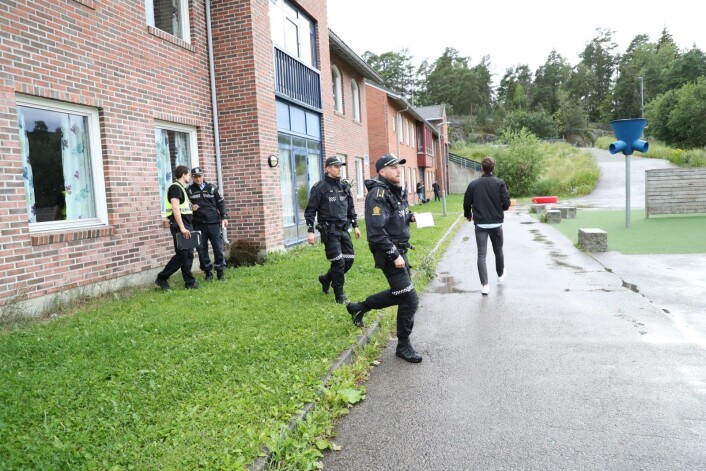Politiet ved Holmlia skole etter knivstikkingen mandag ettermiddag. Foto: Geir Olsen / NTB scanpix Politiet ved Holmlia skole etter knivstikkingen mandag ettermiddag. Foto: Geir Olsen / NTB scanpix