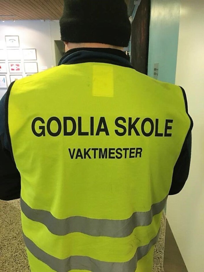 Tidligere avtaler om innleie av vaktmestertjenester fra kommersielle aktører fases derfor ut. Over 40 nye skolevaktmestere skal ansettes i 2019. Foto: Karin Steenstrup Tidligere avtaler om innleie av vaktmestertjenester fra kommersielle aktører fases derfor ut. Over 40 nye skolevaktmestere skal ansettes i 2019. Foto: Karin Steenstrup
