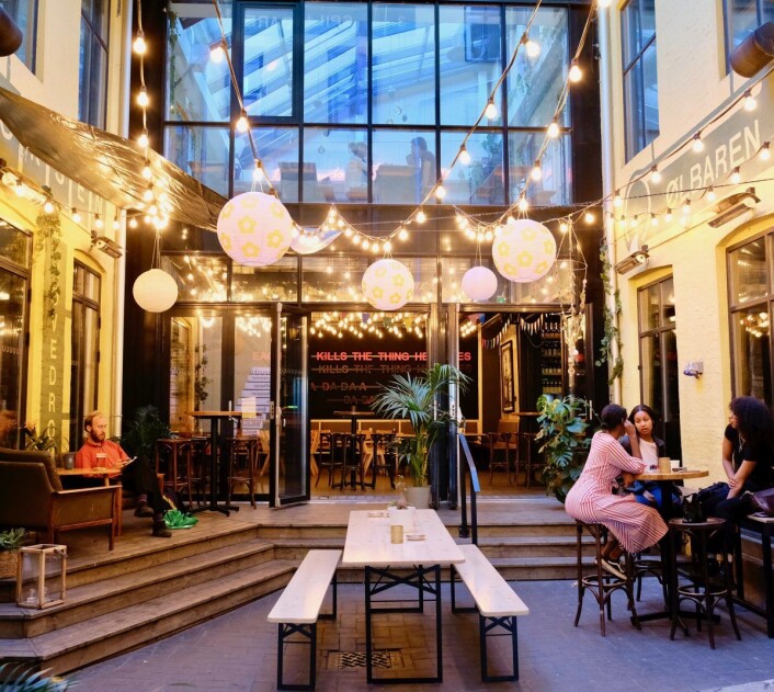 Kulturhuset satser på kunnskapsgivende arrangementer og mye moro i flere etasjer, noe Vik mener er årsaken til at skeive kan føle seg mer velkomne. Foto: Emilie Pascale Kulturhuset satser på kunnskapsgivende arrangementer og mye moro i flere etasjer, noe Vik mener er årsaken til at skeive kan føle seg mer velkomne. Foto: Emilie Pascale