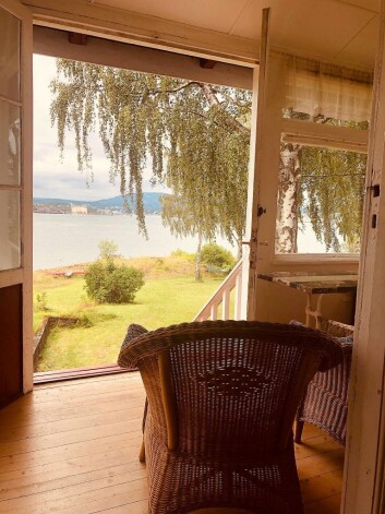 Litt av utsikten fra glassverandaen tilhørende hytta på Lindøya. Foto: Natalia Tesli Litt av utsikten fra glassverandaen tilhørende hytta på Lindøya. Foto: Natalia Tesli