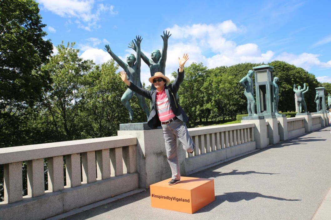 Minst en av aktivitetene som foreslås av Vigeland-museets Unni Irmelin Kvam er allerede svært populær: Herm en skulptur i Vigelandsparken! Foto: Unni Irmelin Kvam / Vigeland-museet Minst en av aktivitetene som foreslås av Vigeland-museets Unni Irmelin Kvam er allerede svært populær: Herm en skulptur i Vigelandsparken! Foto: Unni Irmelin Kvam / Vigeland-museet