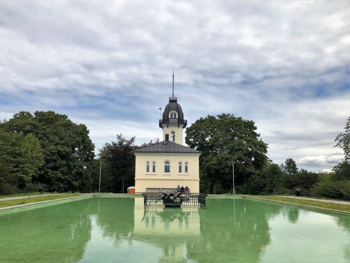 Bassenget ved Tårnhuset på St. Hanshaugen, her med vann sommeren 2018. Foto: Christine Thune Bassenget ved Tårnhuset på St. Hanshaugen, her med vann sommeren 2018. Foto: Christine Thune