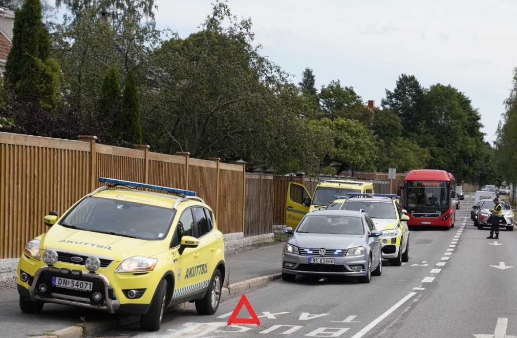 En ambulanse og personbil har kollidert i krysset Sørkedalsveien / Svalbardveien. Foto: Fredrik Hagen / NTB scanpix En ambulanse og personbil har kollidert i krysset Sørkedalsveien / Svalbardveien. Foto: Fredrik Hagen / NTB scanpix