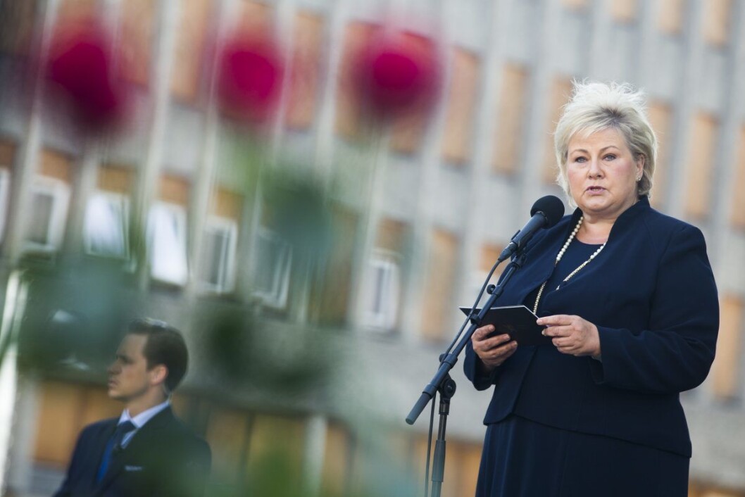 Statsminister Erna Solberg under minnemarkeringen i Regjeringskvartalet i Oslo mandag morgen, åtte år etter terrorangrepene 22. juli 2011. Foto: Trond Reidar Teigen / NTB scanpix Statsminister Erna Solberg under minnemarkeringen i Regjeringskvartalet i Oslo mandag morgen, åtte år etter terrorangrepene 22. juli 2011. Foto: Trond Reidar Teigen / NTB scanpix