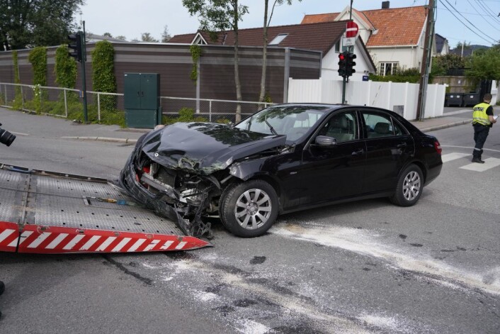 Bilsen som kræsjet med ambulansen i krysset Sørkedalsveien / Svalbardveien. Foto: Fredrik Hagen / NTB scanpix Bilsen som kræsjet med ambulansen i krysset Sørkedalsveien / Svalbardveien. Foto: Fredrik Hagen / NTB scanpix