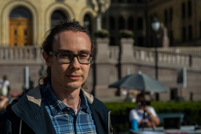 Christian Ihle (35) er grunnlegger av VeganNorway og venn av Samuel Rostøl. Nå håper de dette vil hjelpe med å fjerne illusjonen om at alt bare står bra til med dyrevelferd i Norge. Foto: Morten Lauveng Jørgensen Christian Ihle (35) er grunnlegger av VeganNorway og venn av Samuel Rostøl. Nå håper de dette vil hjelpe med å fjerne illusjonen om at alt bare står bra til med dyrevelferd i Norge. Foto: Morten Lauveng Jørgensen