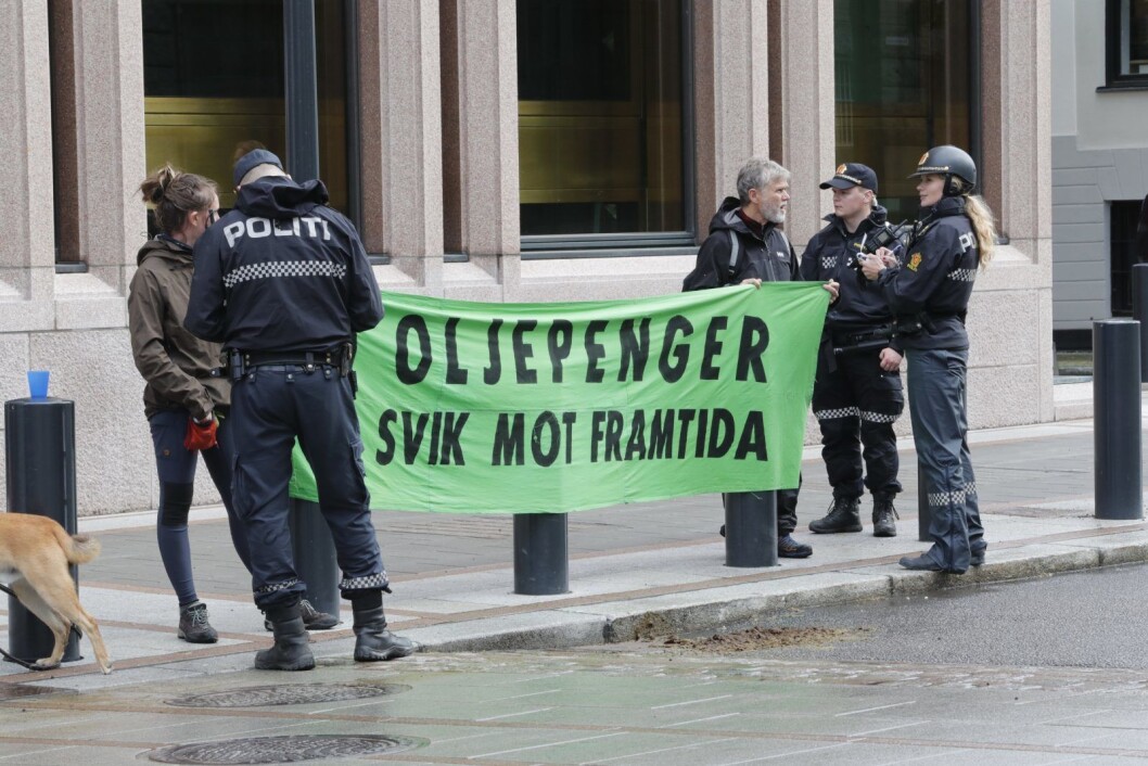 Extinction Rebellion Norge demonstrerer utenfor Norges Bank i vår. Foto: Terje Bendiksby / NTB scanpix Extinction Rebellion Norge demonstrerer utenfor Norges Bank i vår. Foto: Terje Bendiksby / NTB scanpix
