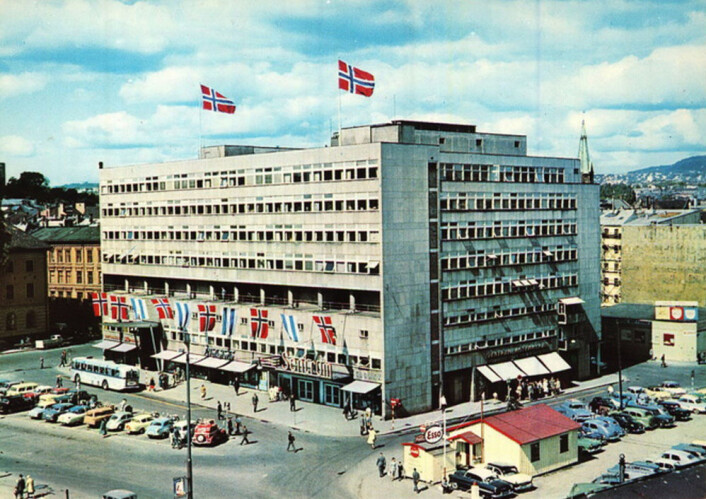 Samfunnshuset som motiv på postkort. Ukjent år og fotograf, Oslo Byarkiv Samfunnshuset som motiv på postkort. Ukjent år og fotograf, Oslo Byarkiv