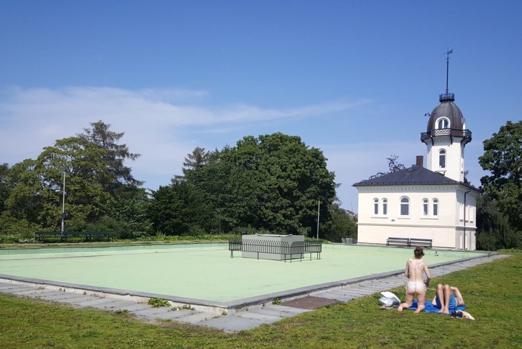 Fortsatt like tørt som i Sahara i bassenget på St. Hanshaugen på fredag, 26. juli. Foto: Tarjei Kidd Olsen Fortsatt like tørt som i Sahara i bassenget på St. Hanshaugen på fredag, 26. juli. Foto: Tarjei Kidd Olsen