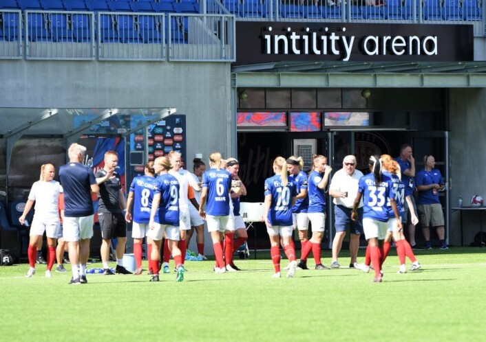 Med rundt 30 rader nede på gressmatta var det nødvendig med en vannpause i midten av hver omgang. Foto: Christian Boger Med rundt 30 rader nede på gressmatta var det nødvendig med en vannpause i midten av hver omgang. Foto: Christian Boger