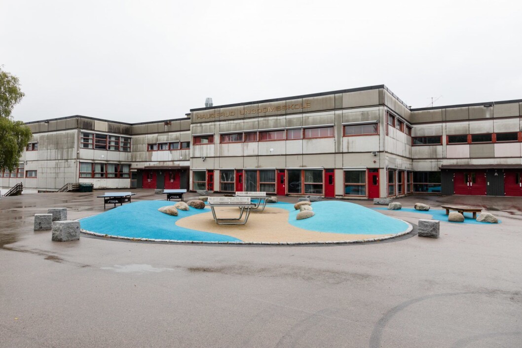 � Det har vært så varmt her ved Haugerud skole at det ikke er noen sjanse for å sove, sier oppmann Arnt Fredheim i Vard Haugesund. Foto: Audun Braastad / NTB scanpix � Det har vært så varmt her ved Haugerud skole at det ikke er noen sjanse for å sove, sier oppmann Arnt Fredheim i Vard Haugesund. Foto: Audun Braastad / NTB scanpix