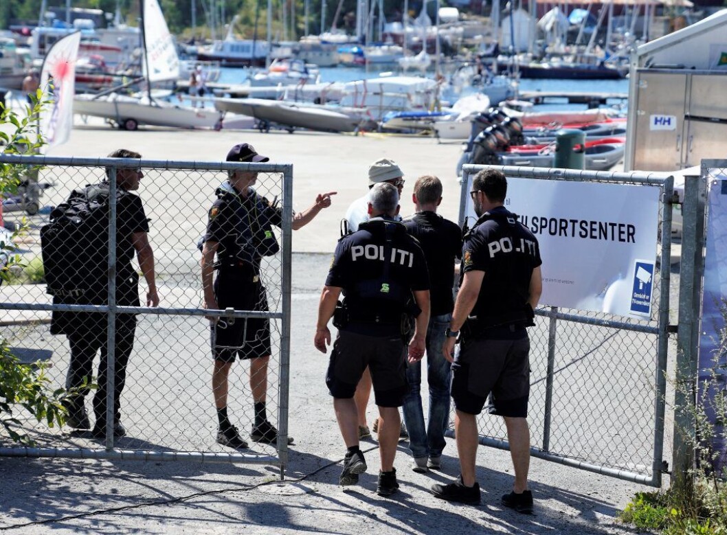 Kvinnen ble funnet av folk som var ute i båt mellom øya Killingen og Bygdøy sjøbad. En politipatrulje kom til stedet og hentet opp vedkommende, som raskt ble erklært død.
Foto: Fredrik Hagen / NTB scanpix Kvinnen ble funnet av folk som var ute i båt mellom øya Killingen og Bygdøy sjøbad. En politipatrulje kom til stedet og hentet opp vedkommende, som raskt ble erklært død.
Foto: Fredrik Hagen / NTB scanpix