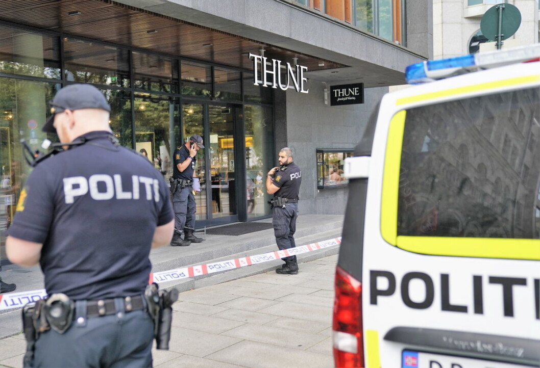 Thune gullsmed i Oslo ble ranet mandag formiddag. Det ble løsnet skudd inne i lokalet under ranet. Foto: Heiko Junge / NTB scanpix Thune gullsmed i Oslo ble ranet mandag formiddag. Det ble løsnet skudd inne i lokalet under ranet. Foto: Heiko Junge / NTB scanpix