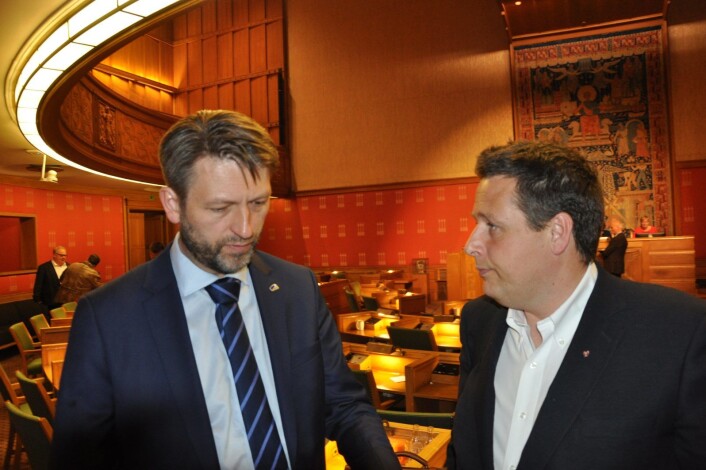 Høyres Eirik Lae Solberg er skeptisk til tallene i Oslo-målingen. � Ipsos-målingen spriker ganske mye i forhold til de andre målingene i juni, sier han. Til høyre KrFs Espen Andreas Hasle som med Ipsos-tallene ikke kommer inn i bystyret. Foto: Arnsten Linstad Høyres Eirik Lae Solberg er skeptisk til tallene i Oslo-målingen. � Ipsos-målingen spriker ganske mye i forhold til de andre målingene i juni, sier han. Til høyre KrFs Espen Andreas Hasle som med Ipsos-tallene ikke kommer inn i bystyret. Foto: Arnsten Linstad