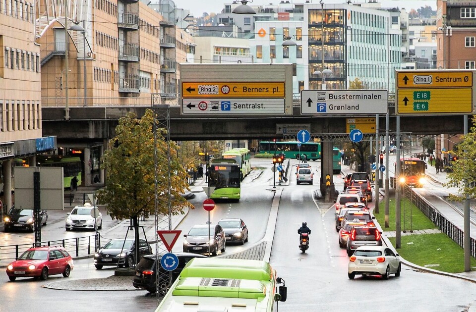 Schweigaards gate er en travel trafikkåre og inkluderer det hektiske møtepunktet Bussterminalen. Foto: Berit Roald / NTB scanpix