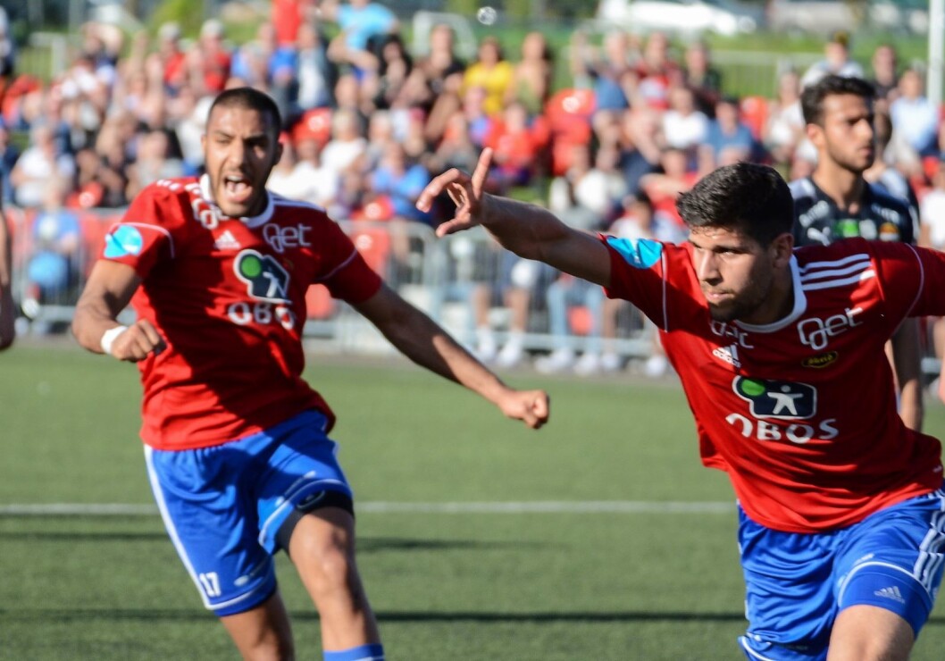 Skeids hjemmekamper kan bli flyttet ut av byen, men skeidspillerne Ayoub Aleesami og David Tavakoli håper å få juble over nye scoringer på Skeidbanen senere i sesongen. Foto: Anders Vindegg Skeids hjemmekamper kan bli flyttet ut av byen, men skeidspillerne Ayoub Aleesami og David Tavakoli håper å få juble over nye scoringer på Skeidbanen senere i sesongen. Foto: Anders Vindegg