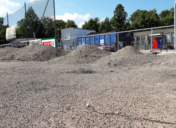 OBOS-arena Nordre Åsen er pr dags dato ikke klar for fotball verken på høyt eller lavt nivå. Foto: Anders Høilund OBOS-arena Nordre Åsen er pr dags dato ikke klar for fotball verken på høyt eller lavt nivå. Foto: Anders Høilund