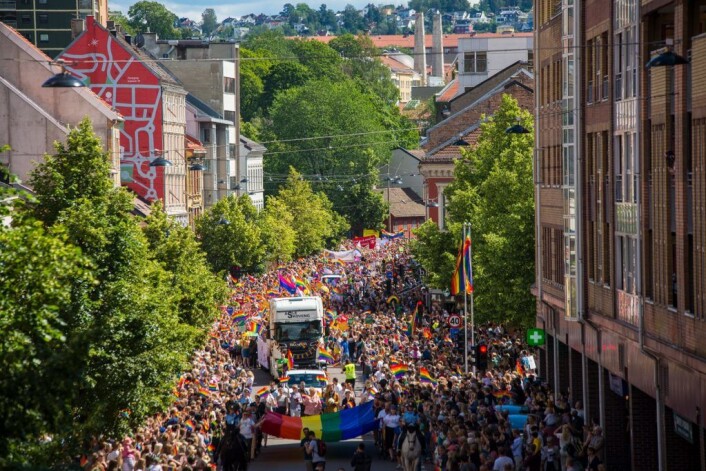 Gatene var stappfulle med folk i forbindelse med årets Pride-parade. Stemningen var karnevalsaktig. Foto: Morten Lauveng Jørgensen Gatene var stappfulle med folk i forbindelse med årets Pride-parade. Stemningen var karnevalsaktig. Foto: Morten Lauveng Jørgensen