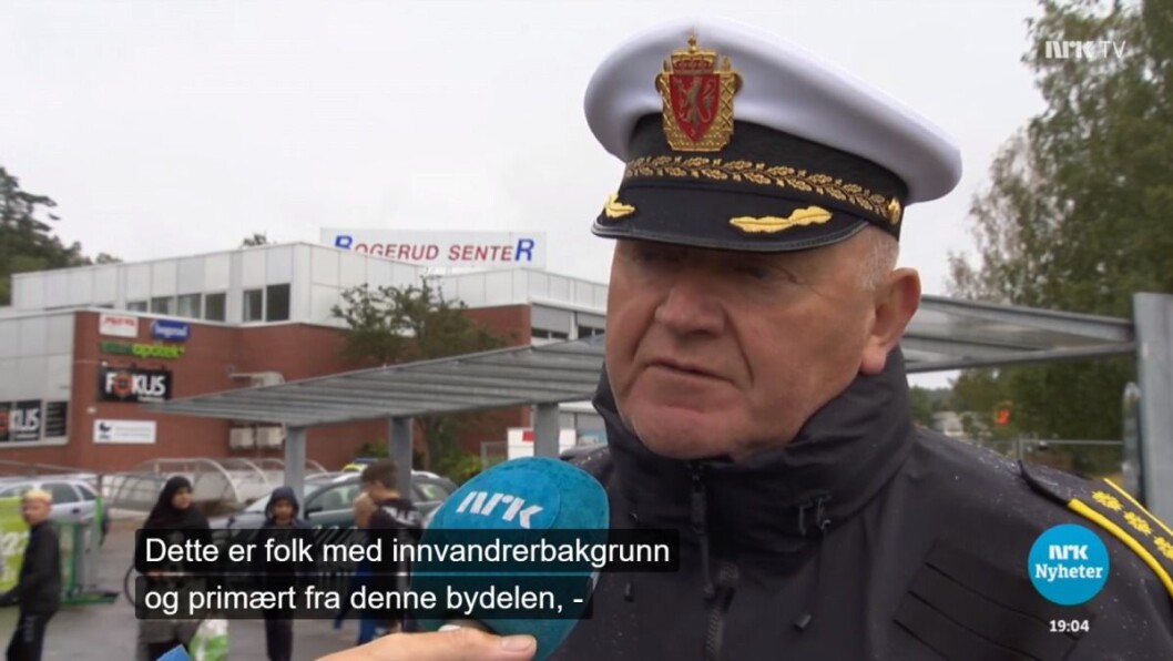 Fungerende visepolitimester i Oslo, Johan Fredriksen, retter fingeren mot aggressive ungdommer med innvandrerbakgrunn. Skjermdump: NRK Dagsrevyen Fungerende visepolitimester i Oslo, Johan Fredriksen, retter fingeren mot aggressive ungdommer med innvandrerbakgrunn. Skjermdump: NRK Dagsrevyen