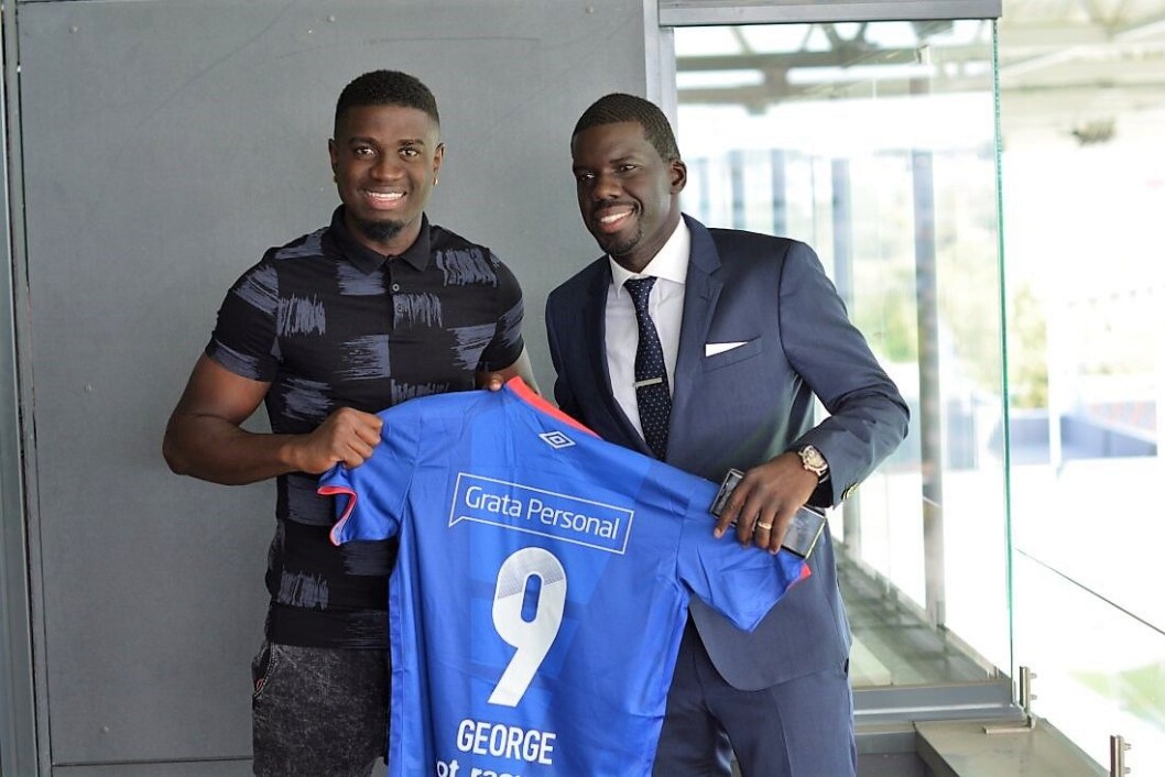 Mayron George og agenten Joaquim Batica er svært fornøyde med overgangen til Vålerenga. Foto: vif-fotball.no Mayron George og agenten Joaquim Batica er svært fornøyde med overgangen til Vålerenga. Foto: vif-fotball.no