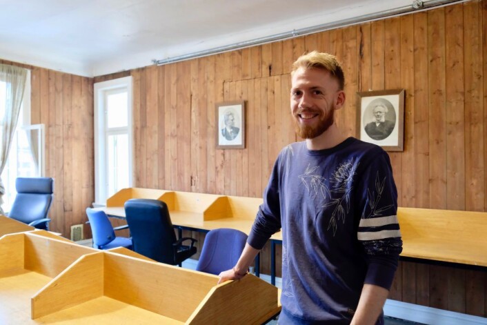 I øverste etasje har studentene et eget studierom med verneverdige trevegger. Foto: Emilie Pascale I øverste etasje har studentene et eget studierom med verneverdige trevegger. Foto: Emilie Pascale