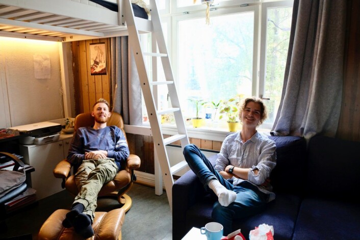 Johan Zeiner Henriksen (20, til høyre) og Adrian Anton August Starberg (25) gleder seg begge to til det kommende hundreårsjubileet. Foto: Emilie Pascale Johan Zeiner Henriksen (20, til høyre) og Adrian Anton August Starberg (25) gleder seg begge to til det kommende hundreårsjubileet. Foto: Emilie Pascale