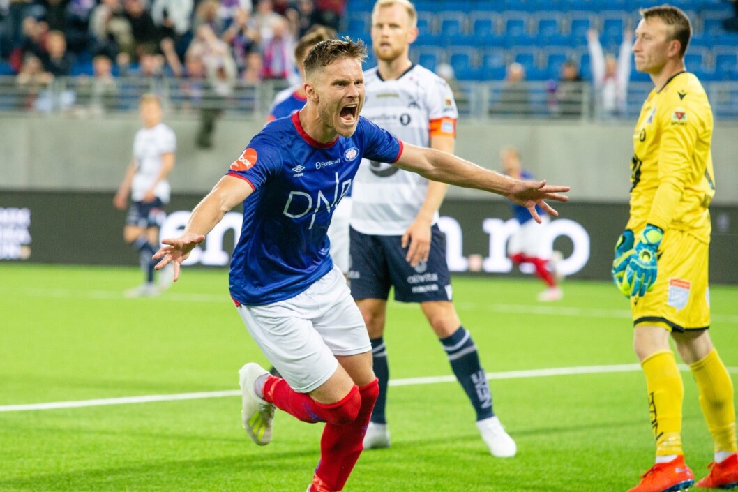 Vålerengas Matthias Vilhjalmsson scorer under eliteseriekampen i fotball mellom Vålerenga og Kristiansund på Intility Arena. Foto: Audun Braastad / NTB scanpix Vålerengas Matthias Vilhjalmsson scorer under eliteseriekampen i fotball mellom Vålerenga og Kristiansund på Intility Arena. Foto: Audun Braastad / NTB scanpix