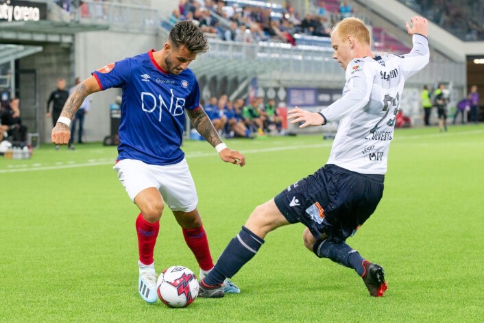 Vålerengas Aron Dønnum og Kristiansunds Pål Erik Ulvestad under eliteseriekampen i fotball mellom Vålerenga og Kristiansund på Intility Arena. Foto: Audun Braastad / NTB scanpix Vålerengas Aron Dønnum og Kristiansunds Pål Erik Ulvestad under eliteseriekampen i fotball mellom Vålerenga og Kristiansund på Intility Arena. Foto: Audun Braastad / NTB scanpix