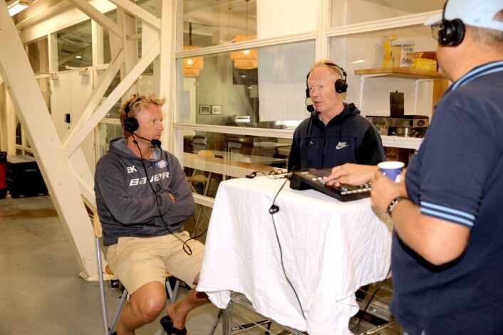 I den første sendingen av Hockeypodden måtte Espen Knutsen og Roy Johansen svare på hva som egentlig skjedde i sluttspillet i fjorårssesongen. Foto: Atle Ensersen I den første sendingen av Hockeypodden måtte Espen Knutsen og Roy Johansen svare på hva som egentlig skjedde i sluttspillet i fjorårssesongen. Foto: Atle Ensersen
