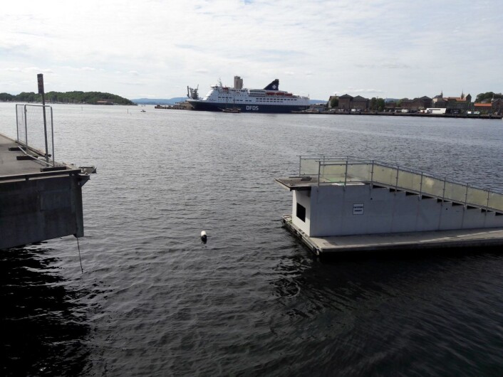 Dette gapet fører til at alle som vil mellom Sukkerbiten og Sørenga må via Dronning Eufemias gate i stedet. Det er en omvei på drøyt 1,5 kilometer. Foto: Anders Høilund Dette gapet fører til at alle som vil mellom Sukkerbiten og Sørenga må via Dronning Eufemias gate i stedet. Det er en omvei på drøyt 1,5 kilometer. Foto: Anders Høilund