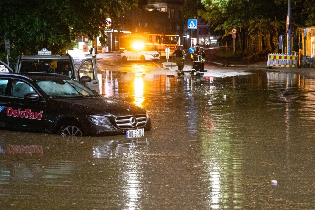 Uværet kom nordfra ved 1-tiden natt til søndag og ga fra seg enorme vannmengder. Politiet omtalte uværet som «en urban flom». Foto: Audun Braastad / NTB scanpix Uværet kom nordfra ved 1-tiden natt til søndag og ga fra seg enorme vannmengder. Politiet omtalte uværet som «en urban flom». Foto: Audun Braastad / NTB scanpix