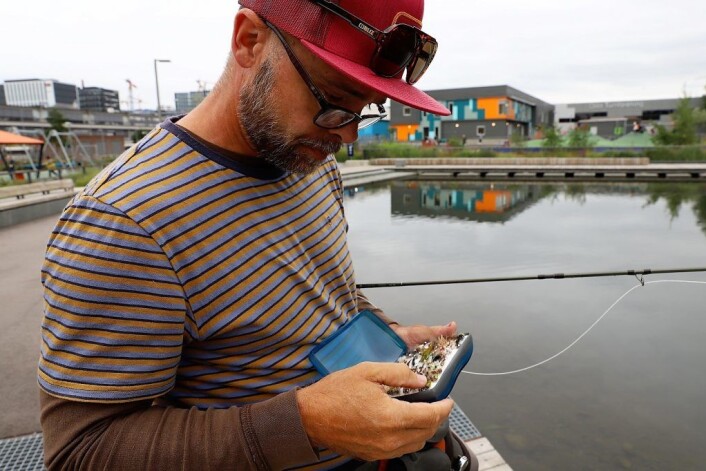 Fluefisker Lars Lenth går for å fiske med nymfe, men hvilken? Foto: André Kjernsli Fluefisker Lars Lenth går for å fiske med nymfe, men hvilken? Foto: André Kjernsli