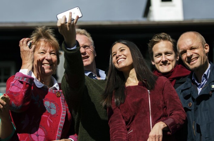 Rødgrønne byrådskamerater tar selfie etter å ha blitt enige om ekrlæring i 2015. Fra venstre: Marianne Borgen (SV), Raymond Johansen (Ap), Lan Marie Nguyen Berg (MDG), Benjamin Larsen (SV) og Harald Nissen (MDG). Foto: Berit Roald / NTB scanpix Rødgrønne byrådskamerater tar selfie etter å ha blitt enige om ekrlæring i 2015. Fra venstre: Marianne Borgen (SV), Raymond Johansen (Ap), Lan Marie Nguyen Berg (MDG), Benjamin Larsen (SV) og Harald Nissen (MDG). Foto: Berit Roald / NTB scanpix