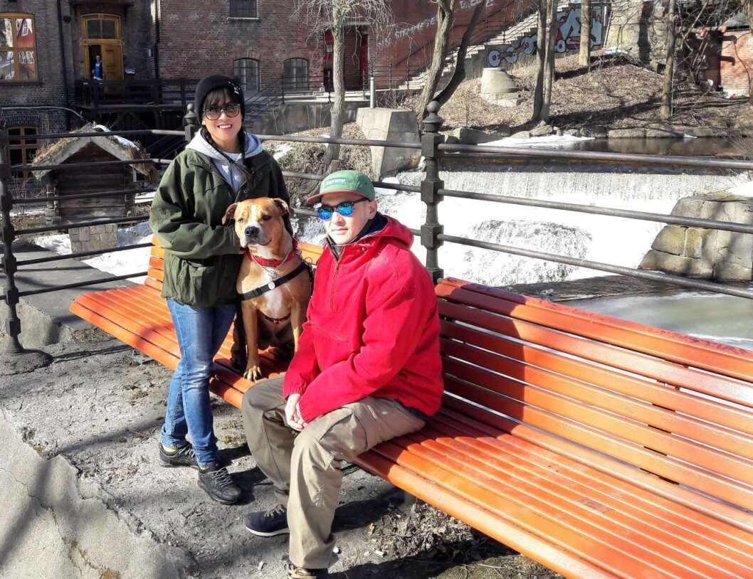 Det ble en avslappende tur langs Akerselva for Thuy Hoang, Daniele Aguilar og hunden Helene. Foto: Anders Høilund Det ble en avslappende tur langs Akerselva for Thuy Hoang, Daniele Aguilar og hunden Helene. Foto: Anders Høilund