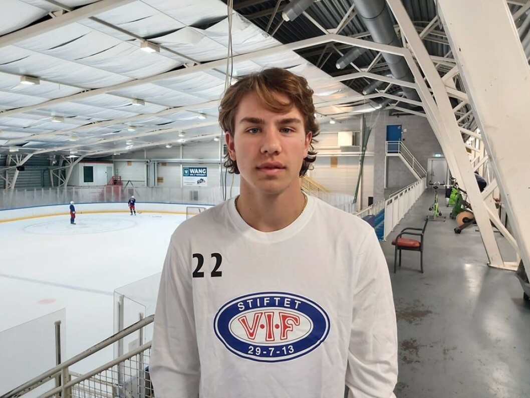 16 år gamle Leo Halmrast får mye skryt fra bredde-direktøren til den finske storklubben Jokerit. Foto: André Kjernsli 16 år gamle Leo Halmrast får mye skryt fra bredde-direktøren til den finske storklubben Jokerit. Foto: André Kjernsli