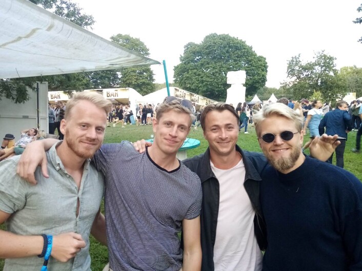 Geir, Sondre, Mads og Carlos. – Jeg føler at det er viktig å kunne danse og utstråle en seksuell energi, sier Mads. De andre ler, men nikker. Foto: Johannes Hellstrand Frøshaug Geir, Sondre, Mads og Carlos. – Jeg føler at det er viktig å kunne danse og utstråle en seksuell energi, sier Mads. De andre ler, men nikker. Foto: Johannes Hellstrand Frøshaug