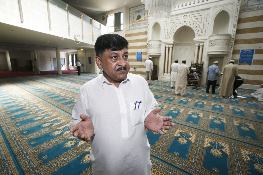 � Vi er jo alle opprørt over det som skjedde i Bærum. Og det er klart folk hos oss er bekymret, sier styreleder Ghulam Sarwar i moskéen Central Jamaat-e Ahl-e Sunnat. Foto: Heiko Junge / NTB scanpix � Vi er jo alle opprørt over det som skjedde i Bærum. Og det er klart folk hos oss er bekymret, sier styreleder Ghulam Sarwar i moskéen Central Jamaat-e Ahl-e Sunnat. Foto: Heiko Junge / NTB scanpix