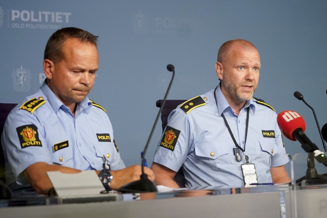 Rune Skjold (t.h) og Jan Eirik Thomassen i Oslo politidistrikt beskrev hvilke sikkerhetstiltak som settes i verk ved Oslos moskéer etter drap og skyeepisode ved moské i Bærum. Foto: Fredrik Hagen / NTB scanpix Rune Skjold (t.h) og Jan Eirik Thomassen i Oslo politidistrikt beskrev hvilke sikkerhetstiltak som settes i verk ved Oslos moskéer etter drap og skyeepisode ved moské i Bærum. Foto: Fredrik Hagen / NTB scanpix